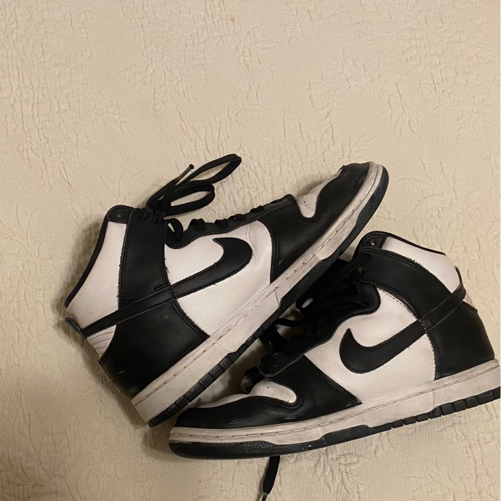 Nike Black and White Athletic Shoes